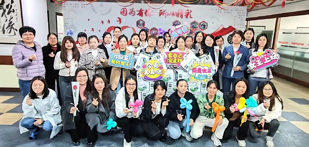 女性同胞們，節日快樂！